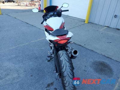 Czwarte zdjęcie samochodu z boku: 2018 HONDA CBR500 R VIN:MLHPC4412J5500145 - miniatura