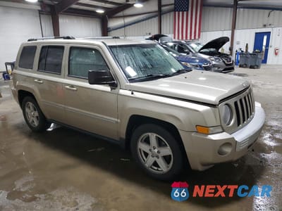 Czwarte zdjęcie samochodu z boku: 2010 JEEP PATRIOT LIMITED VIN:1J4NF4GB5AD638011 - miniatura