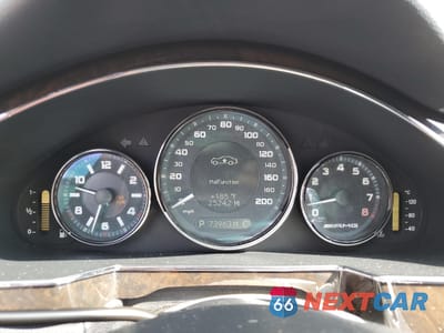 Zdjęcie 9 z 12 samochodu: 2008 MERCEDES-BENZ CLS 63 AMG VIN:WDDDJ77X98A122846 - miniatura
