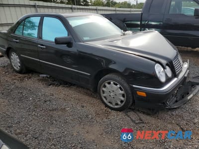 Czwarte zdjęcie samochodu z boku: 1999 MERCEDES-BENZ E 320 VIN:WDBJF65H4XA921015 - miniatura