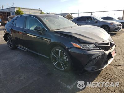 Czwarte zdjęcie samochodu z boku: 2020 TOYOTA CAMRY SE VIN:4T1G11AK6LU898050 - miniatura
