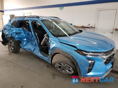 Czwarte zdjęcie samochodu z boku: 2025 CHEVROLET TRAX 1LT VIN:KL77LHEP4SC084462 - miniatura