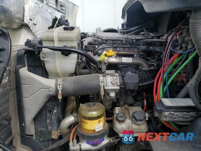 Zdjęcie 7 z 10 samochodu: 2015 FREIGHTLINER CASCADIA SEMI TRUCK VIN:3AKBGADV6FSGU9440 - miniatura