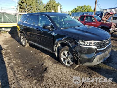 Czwarte zdjęcie samochodu z boku: 2022 KIA SORENTO LX VIN:5XYRGDLC8NG114085 - miniatura