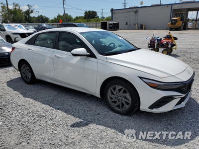 Czwarte zdjęcie samochodu z boku: 2024 HYUNDAI ELANTRA SEL VIN:KMHLM4DG1RU832545 - miniatura
