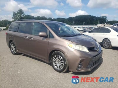 Czwarte zdjęcie samochodu z boku: 2018 TOYOTA SIENNA XLE VIN:5TDYZ3DC3JS944887 - miniatura