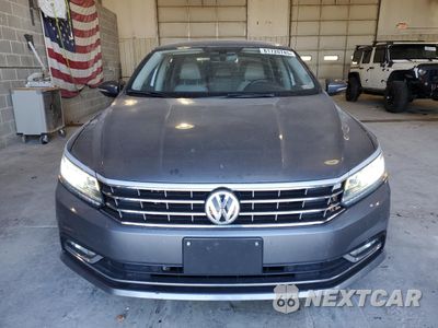 Piąte zdjęcie samochodu w środku: 2017 VOLKSWAGEN PASSAT SE VIN:1VWGT7A34HC085200 - miniatura