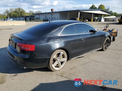 Trzecie zdjęcie samochodu z tyłu: 2010 AUDI S5 PREMIUM PLUS VIN:WAUCVAFR1AA061697 - miniatura