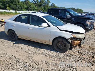 Czwarte zdjęcie samochodu z boku: 2011 KIA FORTE LX VIN:KNAFT4A21B5458335 - miniatura