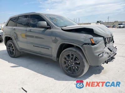 Czwarte zdjęcie samochodu z boku: 2022 JEEP GRAND CHEROKEE LAREDO E VIN:1C4RJFAG9NC149046 - miniatura