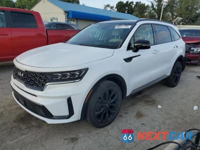 2023 KIA SORENTO SX 5XYRK4LF8PG191017 - główne zdjęcie licytacji z USA - miniatura