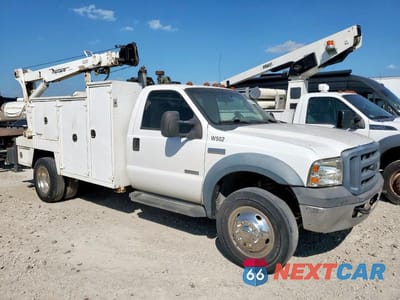 Czwarte zdjęcie samochodu z boku: 2006 FORD F550 SUPER DUTY VIN:1FDAF56P16ED42150 - miniatura
