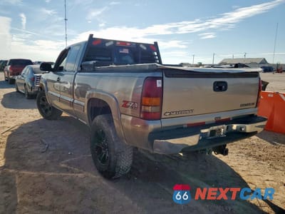 Drugie zdjęcie samochodu z przodu: 2000 CHEVROLET SILVERADO K1500 VIN:1GCEK19T1YZ332748 - miniatura