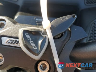 Zdjęcie 8 z 10 samochodu: 2021 CAN-AM SPYDER ROADSTER RT VIN:2BXNBDD22MV003262 - miniatura