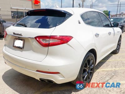 Czwarte zdjęcie samochodu z boku: 2019 MASERATI LEVANTE VIN:ZN661XUA6KXXXXXXX - miniatura