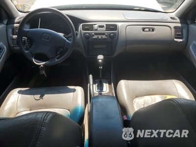 Zdjęcie 8 z 12 samochodu: 2002 HONDA ACCORD EX VIN:1HGCG16572A078310 - miniatura