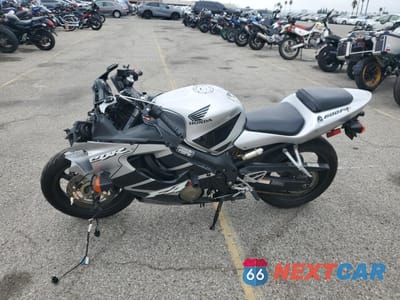 Trzecie zdjęcie samochodu z tyłu: 2003 HONDA CBR600 F4 VIN:JH2PC35183M400076 - miniatura