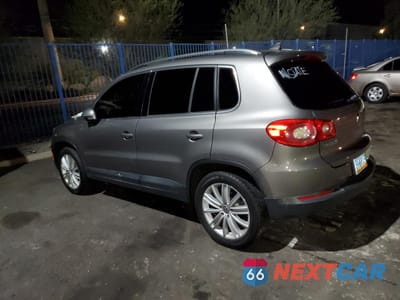Drugie zdjęcie samochodu z przodu: 2011 VOLKSWAGEN TIGUAN S VIN:WVGAV7AX2BW537801 - miniatura
