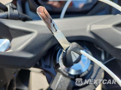Zdjęcie 8 z 10 samochodu: 2025 KAWASAKI EX650 R VIN:ML5EXER11SDAF6513 - miniatura