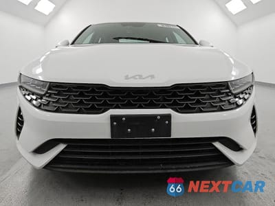 Piąte zdjęcie samochodu w środku: 2023 KIA K5 LXS VIN:5XXG14J25PG204806 - miniatura