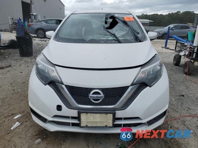 Piąte zdjęcie samochodu w środku: 2018 NISSAN VERSA NOTE S VIN:3N1CE2CPXJL366106 - miniatura