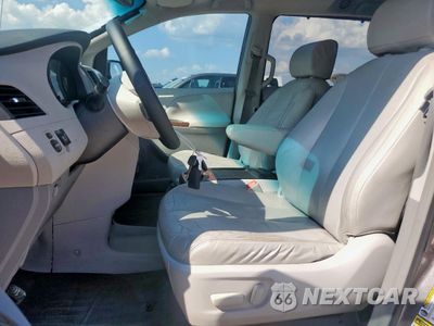 Zdjęcie 7 z 15 samochodu: 2011 TOYOTA SIENNA XLE VIN:5TDYK3DC5BS005732 - miniatura