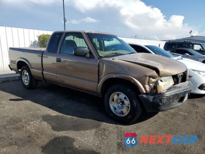 Czwarte zdjęcie samochodu z boku: 2002 GMC SONOMA VIN:1GTCS195328124683 - miniatura