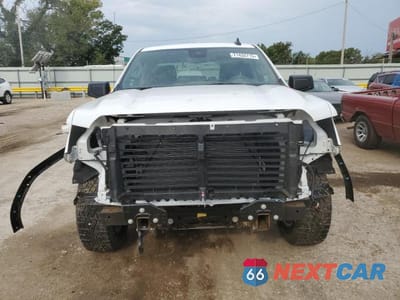 Piąte zdjęcie samochodu w środku: 2026 GMC SIERRA VIN:1GTRUAED6TZ110970 - miniatura