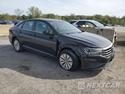 Czwarte zdjęcie samochodu z boku: 2019 VOLKSWAGEN JETTA S VIN:3VWC57BU4KM248093 - miniatura