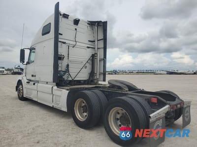 Trzecie zdjęcie samochodu z tyłu: 2015 VOLVO VN VNL - TRUCKS SEMI TRUCK VIN:4V4NC9EH9FN917244 - miniatura