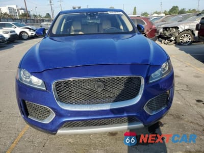 Piąte zdjęcie samochodu w środku: 2020 JAGUAR F-PACE PREMIUM VIN:SADCJ2FX8LA633102 - miniatura