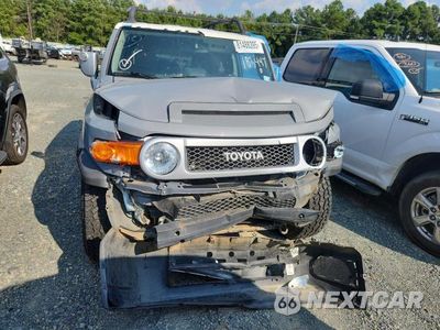 Piąte zdjęcie samochodu w środku: 2014 TOYOTA FJ CRUISER VIN:JTEBU4BF3EK183441 - miniatura