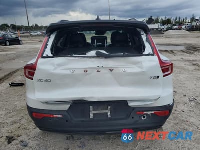 Zdjęcie 6 z 13 samochodu: 2022 VOLVO XC40 T5 R-DESIGN VIN:YV4162UM6N2731486 - miniatura