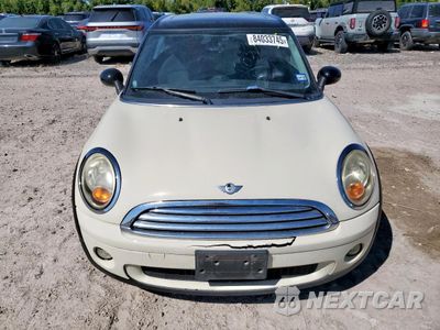 Piąte zdjęcie samochodu w środku: 2010 MINI COOPER CLUBMAN VIN:WMWML3C52ATX38168 - miniatura