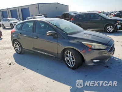 Czwarte zdjęcie samochodu z boku: 2015 FORD FOCUS SE VIN:1FADP3K2XFL319318 - miniatura