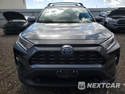 Piąte zdjęcie samochodu w środku: 2021 TOYOTA RAV4 XLE VIN:4T3R6RFV6MU029159 - miniatura