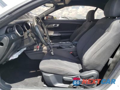 Zdjęcie 7 z 12 samochodu: 2019 FORD MUSTANG VIN:1FATP8UH0K5203960 - miniatura