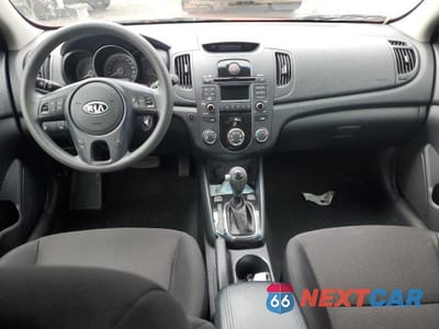 Zdjęcie 8 z 13 samochodu: 2012 KIA FORTE EX VIN:KNAFU5A20C5590412 - miniatura