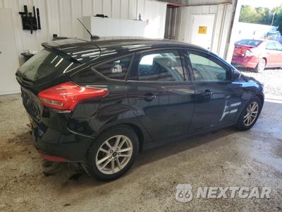 Trzecie zdjęcie samochodu z tyłu: 2018 FORD FOCUS SE VIN:1FADP3K2XJL207627 - miniatura