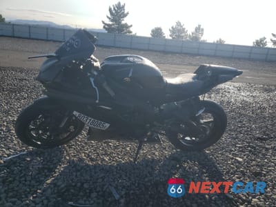 Trzecie zdjęcie samochodu z tyłu: 2018 YAMAHA YZFR6 C VIN:JYARJ28Y7JA001597 - miniatura