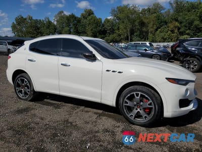 Czwarte zdjęcie samochodu z boku: 2017 MASERATI LEVANTE SPORT VIN:ZN661XUS4HX220304 - miniatura