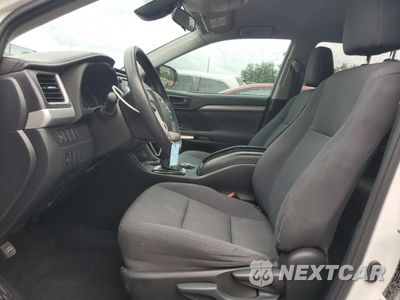 Zdjęcie 7 z 14 samochodu: 2019 TOYOTA HIGHLANDER LE VIN:5TDZARFH4KS060109 - miniatura