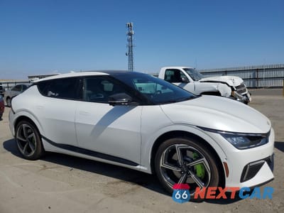 Czwarte zdjęcie samochodu z boku: 2023 KIA EV6 GT VIN:KNDC5DLEXP5131916 - miniatura