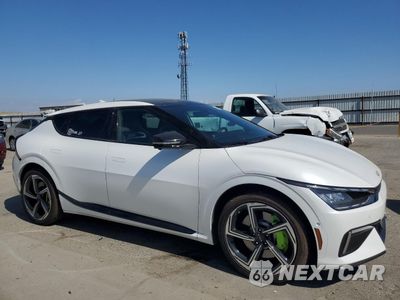 Czwarte zdjęcie samochodu z boku: 2023 KIA EV6 GT VIN:KNDC5DLEXP5131916 - miniatura