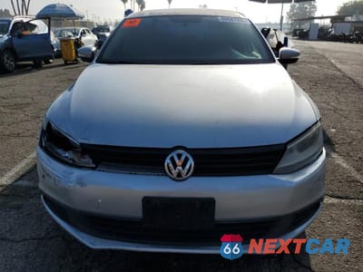 Piąte zdjęcie samochodu w środku: 2011 VOLKSWAGEN JETTA SE VIN:3VWDZ7AJ2BM349455 - miniatura