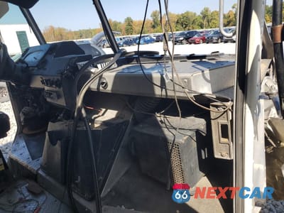 Piąte zdjęcie samochodu w środku: 2006 FORD ECONOLINE E450 SUPER DUTY COMMERCIAL STRIPPED CHASSIS VIN:1FCLE49L46HA93893 - miniatura