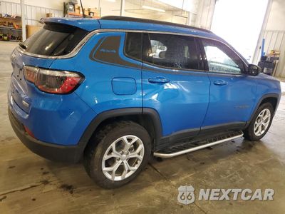 Trzecie zdjęcie samochodu z tyłu: 2024 JEEP COMPASS LATITUDE VIN:3C4NJDBN8RT114623 - miniatura