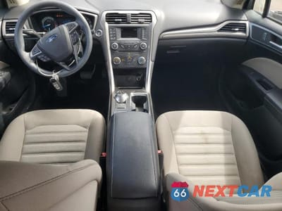 Zdjęcie 8 z 12 samochodu: 2017 FORD FUSION S VIN:3FA6P0G76HR404804 - miniatura