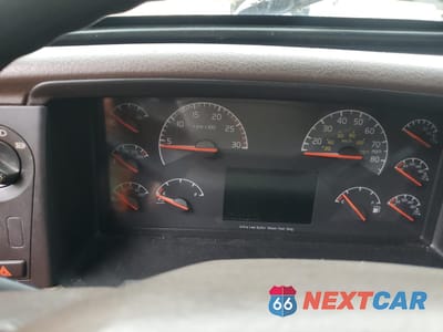 Zdjęcie 8 z 10 samochodu: 2016 VOLVO VN VNL VIN:4V4NC9EH8GN951998 - miniatura