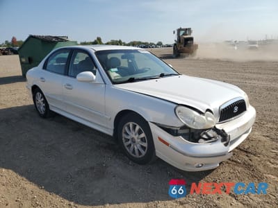 Czwarte zdjęcie samochodu z boku: 2002 HYUNDAI SONATA GLS VIN:KMHWF35H12A689693 - miniatura